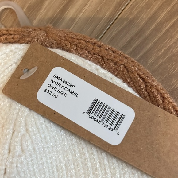 2 Super Soft Steve Madden Winter Hats - Picture 2 of 3